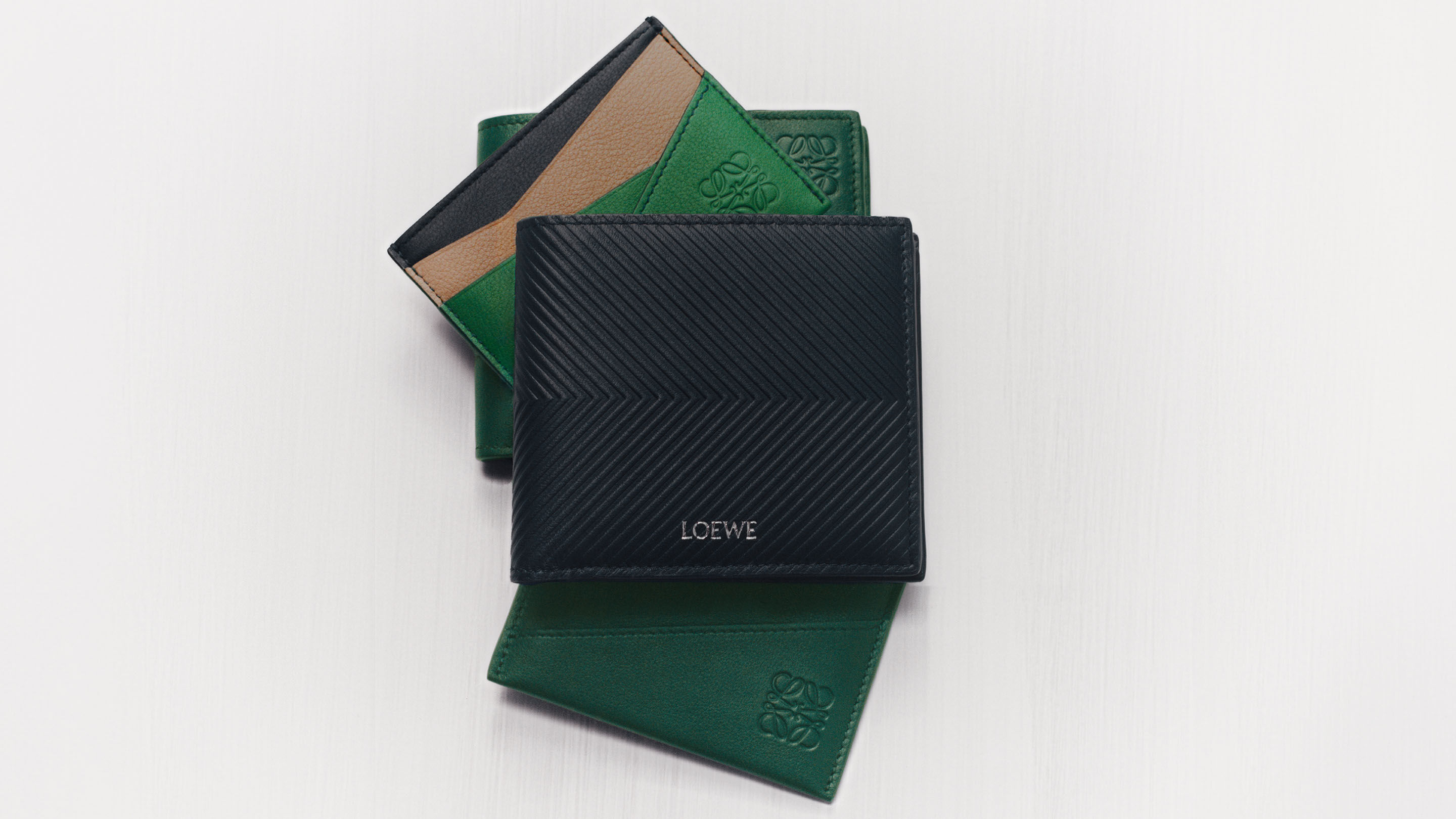 破格】【希少カラー】LOEWE ネイビー 二つ折り財布 青 グラデーション